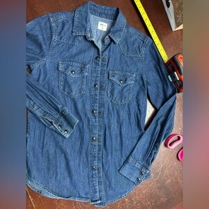 Gap xs blue Jean pearl snap western rodeo costal cowgirl button down polo shirt